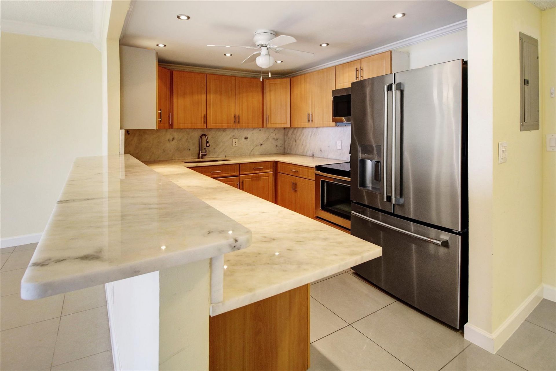 2500 Parkview Drive, Unit 1710, Hallandale Beach, FL 33009 Photo