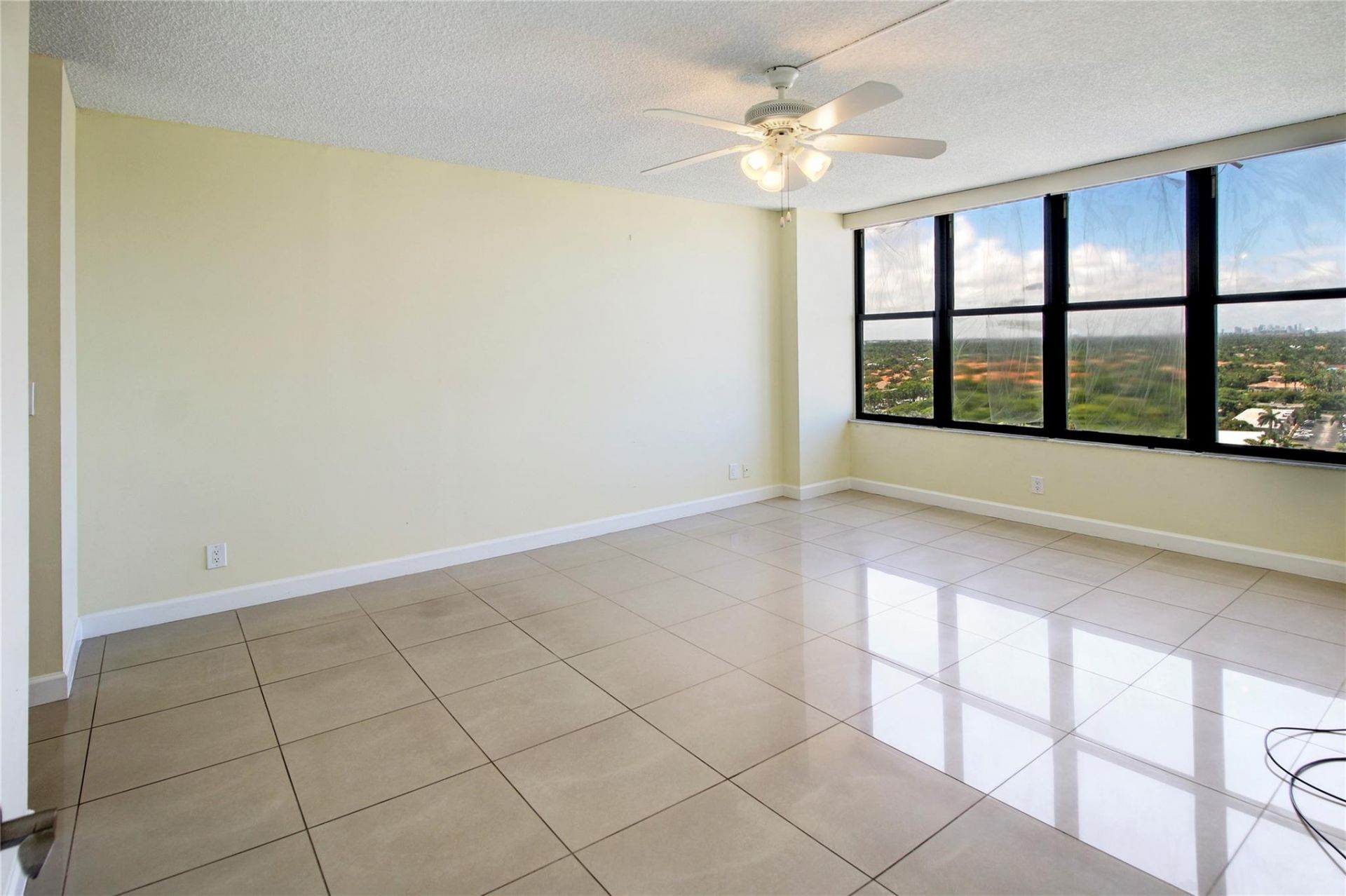 2500 Parkview Drive, Unit 1710, Hallandale Beach, FL 33009 Photo