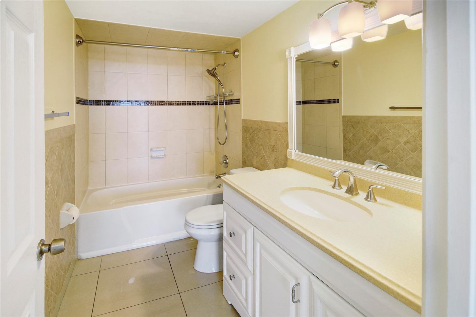 2500 Parkview Drive, Unit 1710, Hallandale Beach, FL 33009 Photo