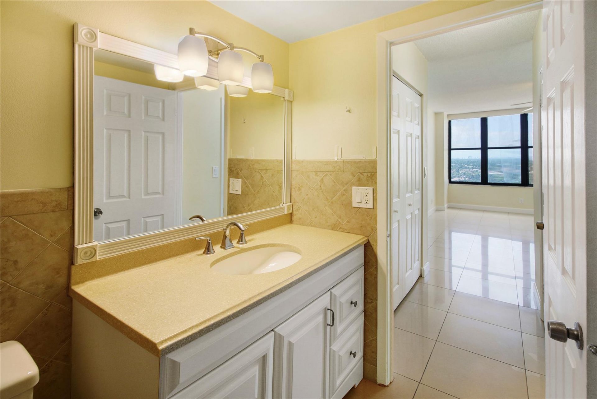 2500 Parkview Drive, Unit 1710, Hallandale Beach, FL 33009 Photo