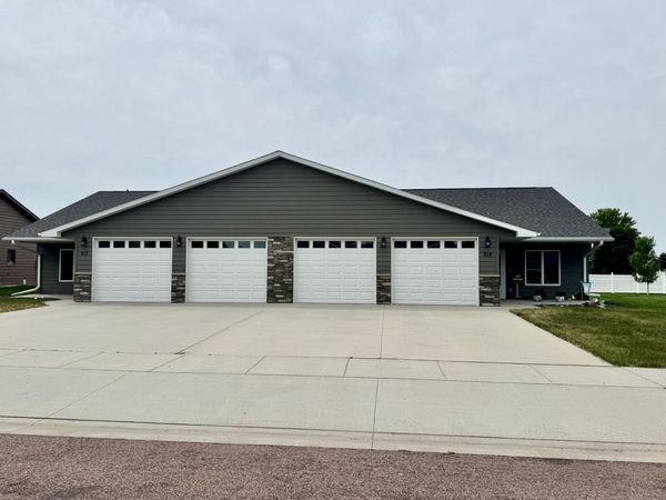 917 or 919 W 16th Ave, Mitchell, SD 57301
