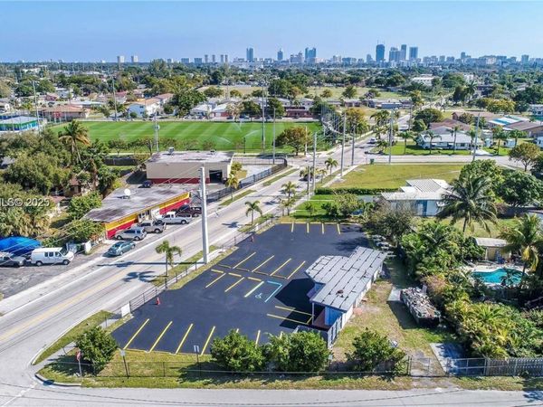 820 Foster Rd, Hallandale Beach, FL 33009