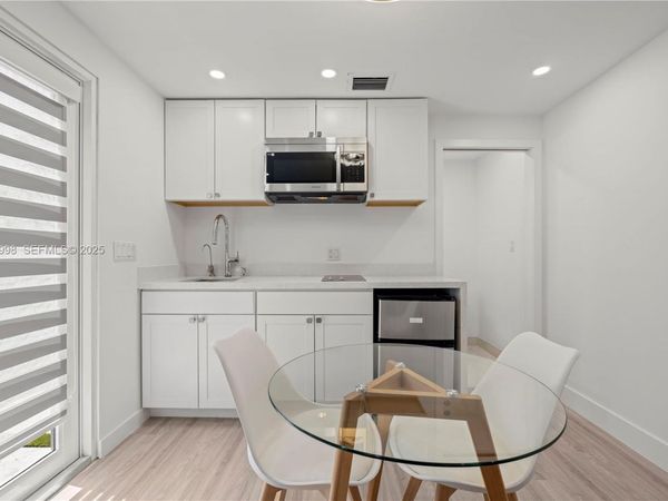 5855 SW 62nd St, Unit 1, Miami, FL 33143