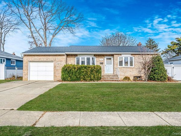 171 N Oak Street, North Massapequa, NY 11758