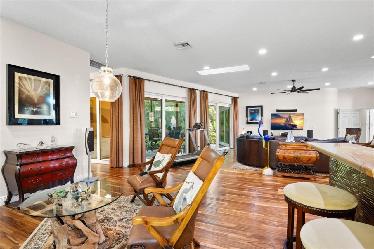 3045 Crest Drive, Clearwater, FL 33759 Photo