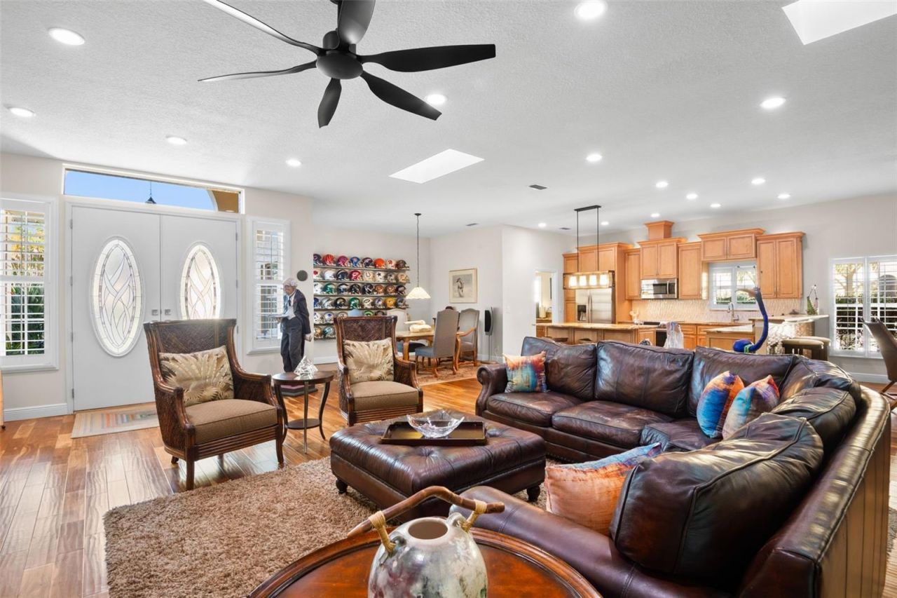 3045 Crest Drive, Clearwater, FL 33759 Photo