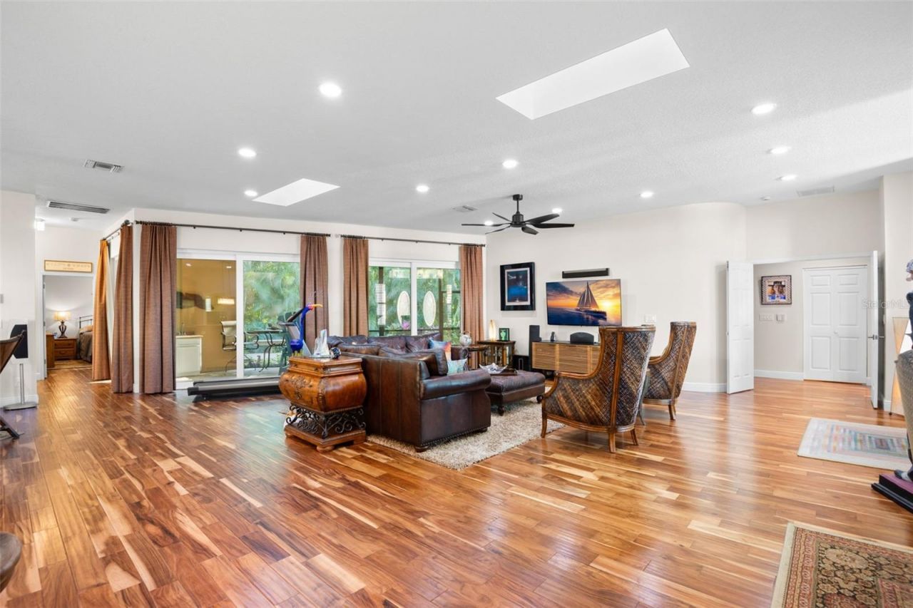 3045 Crest Drive, Clearwater, FL 33759 Photo