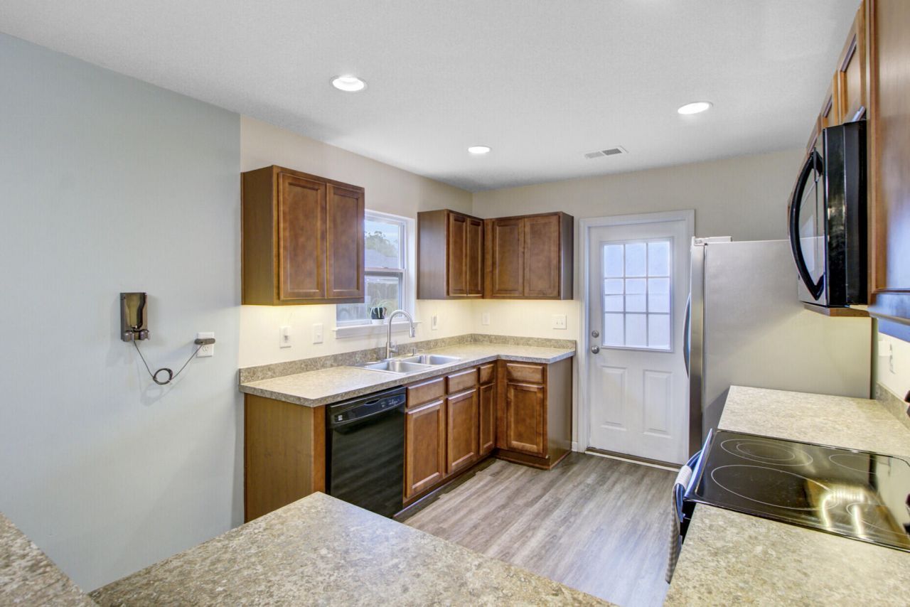 107 Brittondale Road Photo 10