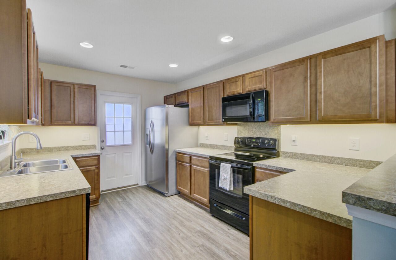 107 Brittondale Road Photo 11