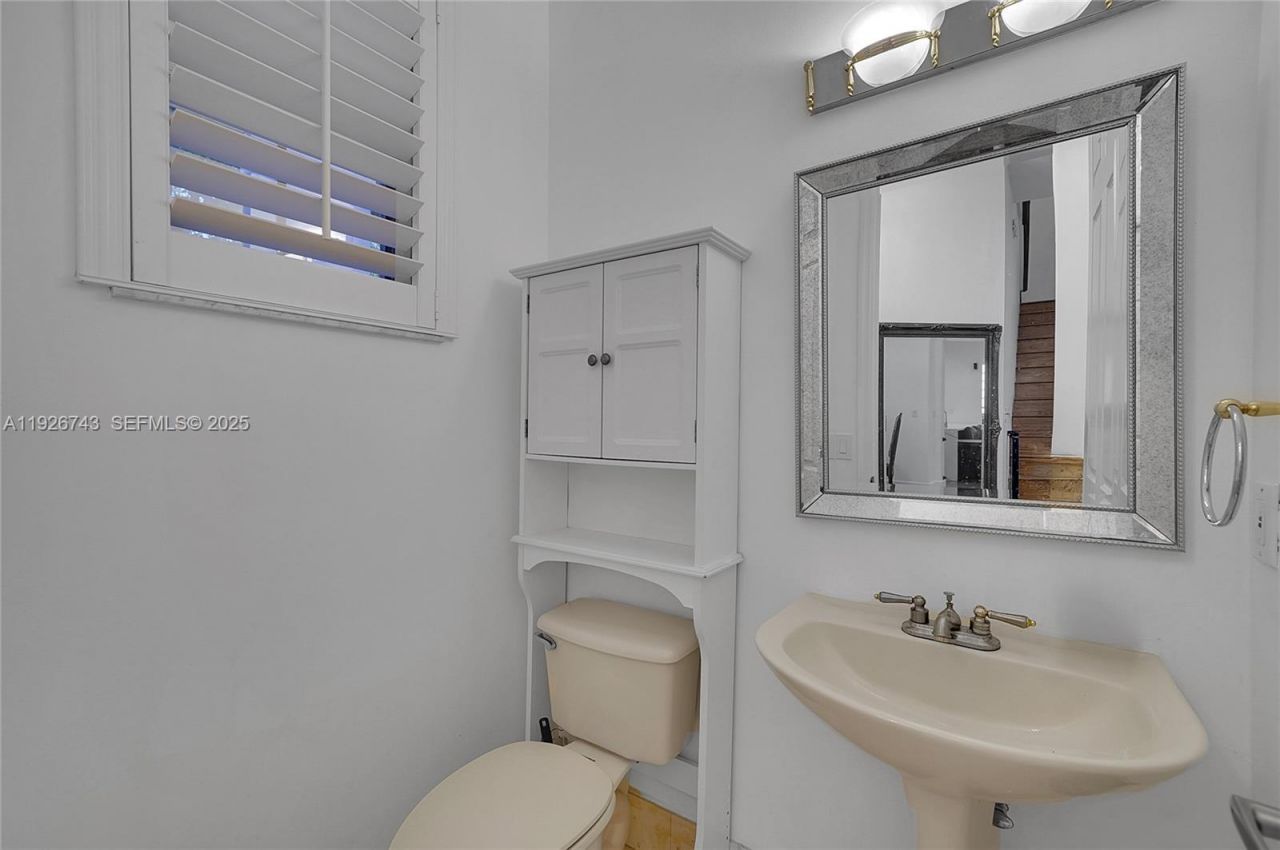 1135 Satinleaf St, Hollywood, FL 33019 Photo