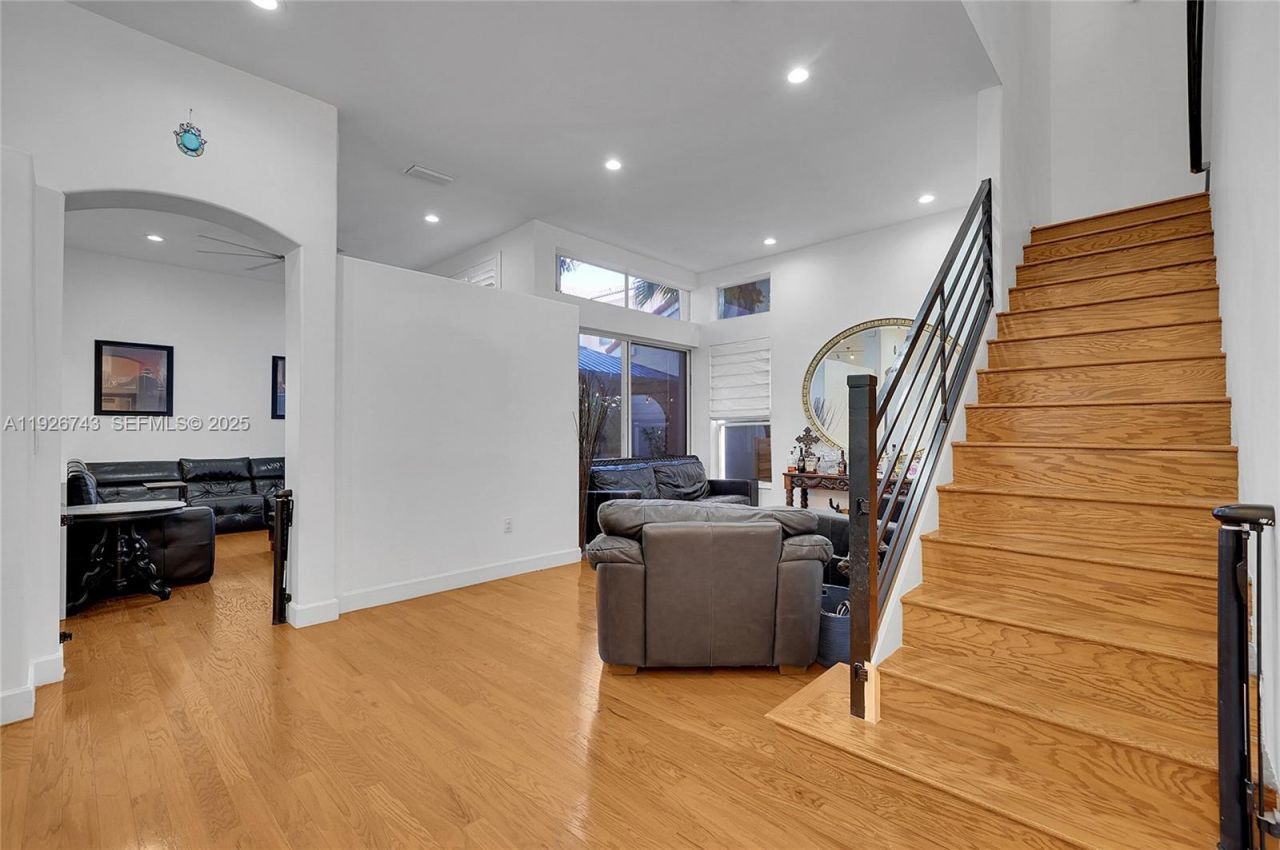 1135 Satinleaf St, Hollywood, FL 33019 Photo