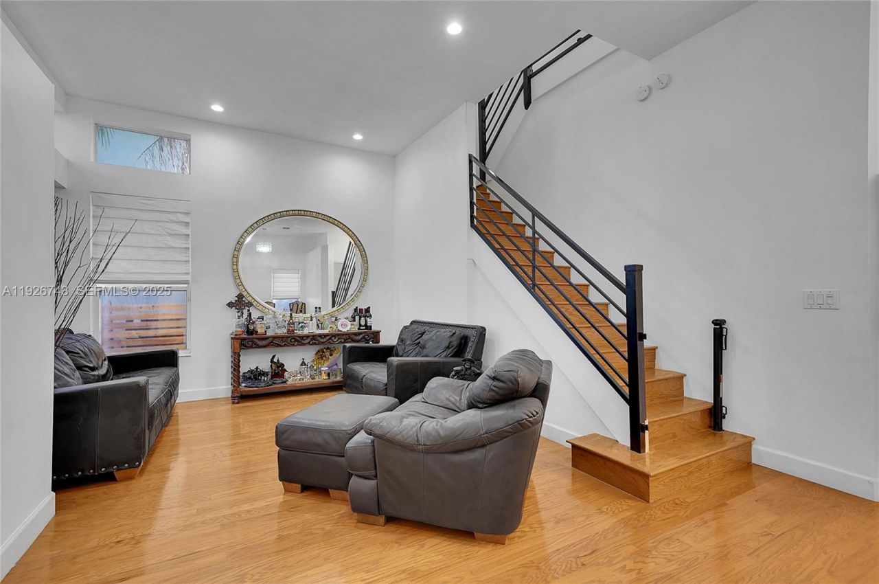 1135 Satinleaf St, Hollywood, FL 33019 Photo