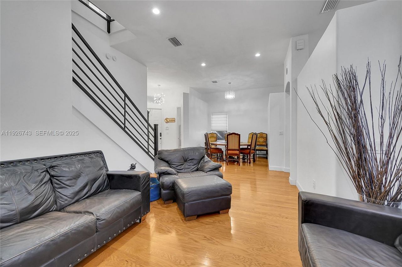 1135 Satinleaf St, Hollywood, FL 33019 Photo