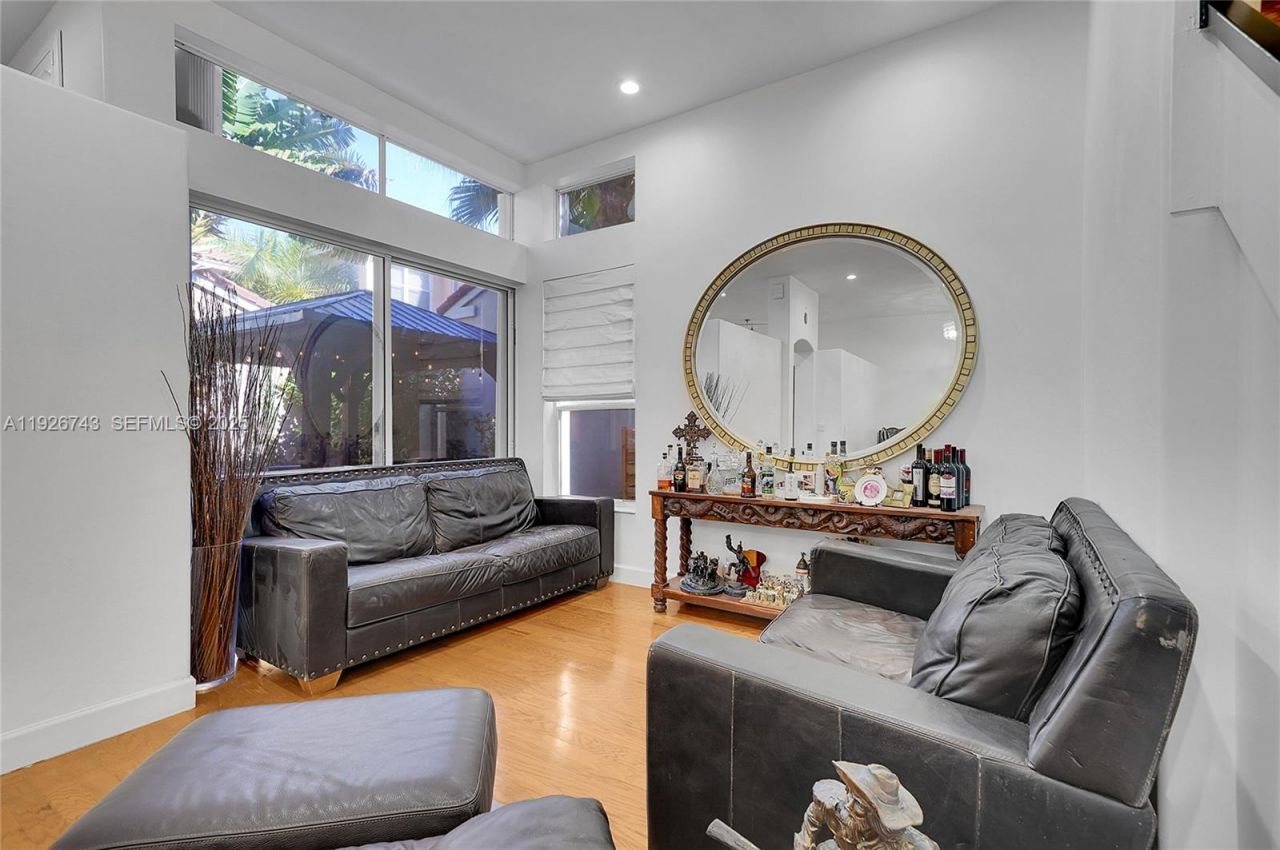 1135 Satinleaf St, Hollywood, FL 33019 Photo