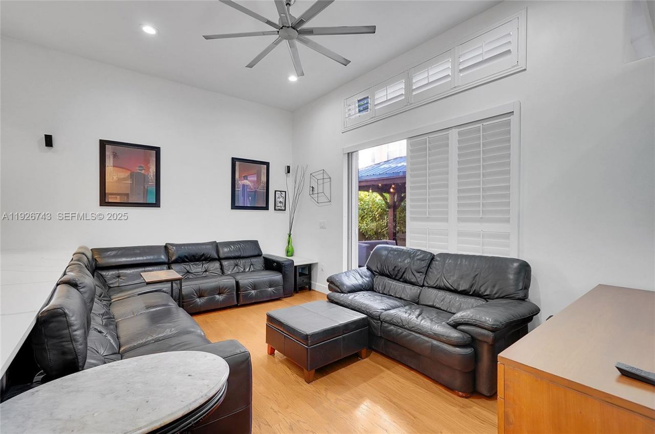 1135 Satinleaf St, Hollywood, FL 33019 Photo