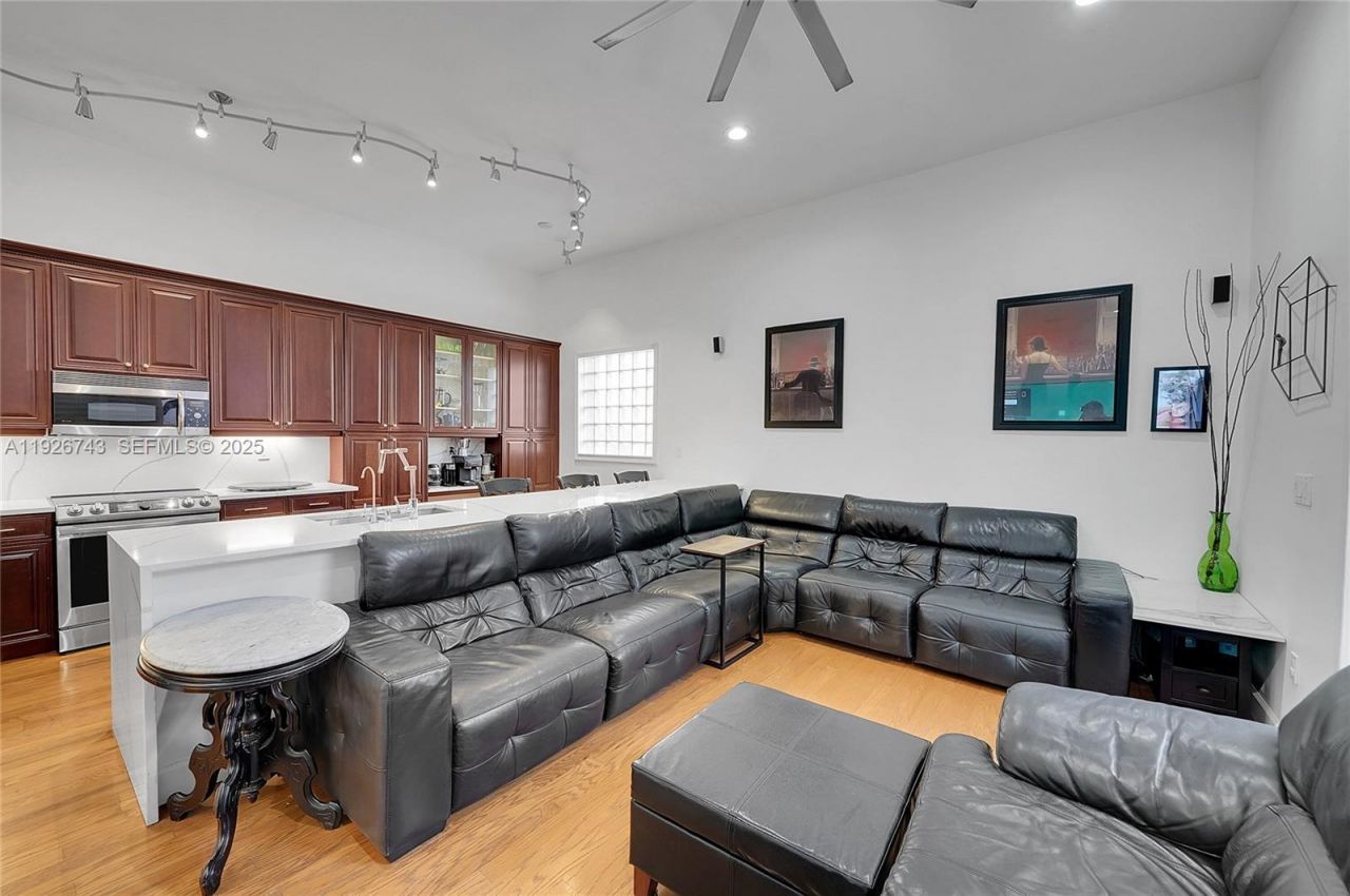 1135 Satinleaf St, Hollywood, FL 33019 Photo