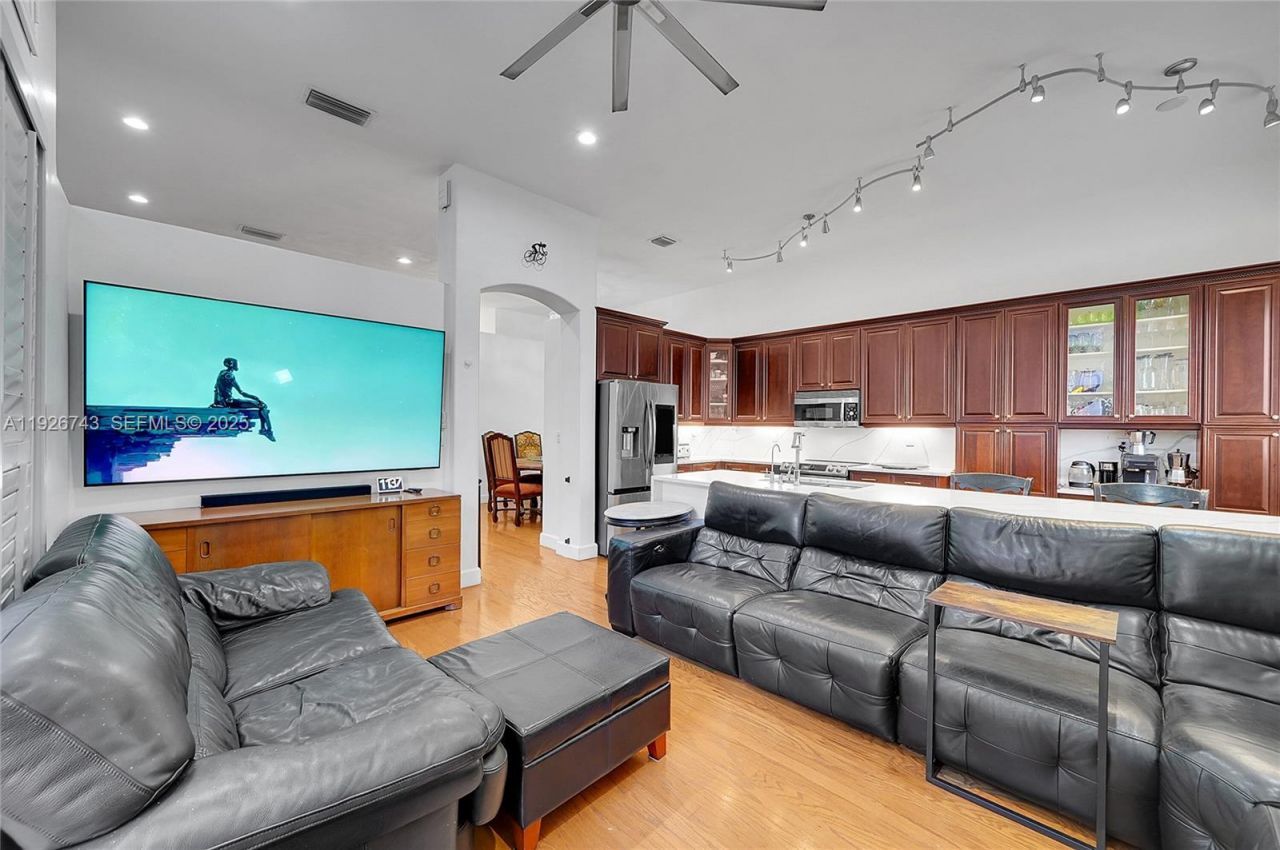 1135 Satinleaf St, Hollywood, FL 33019 Photo