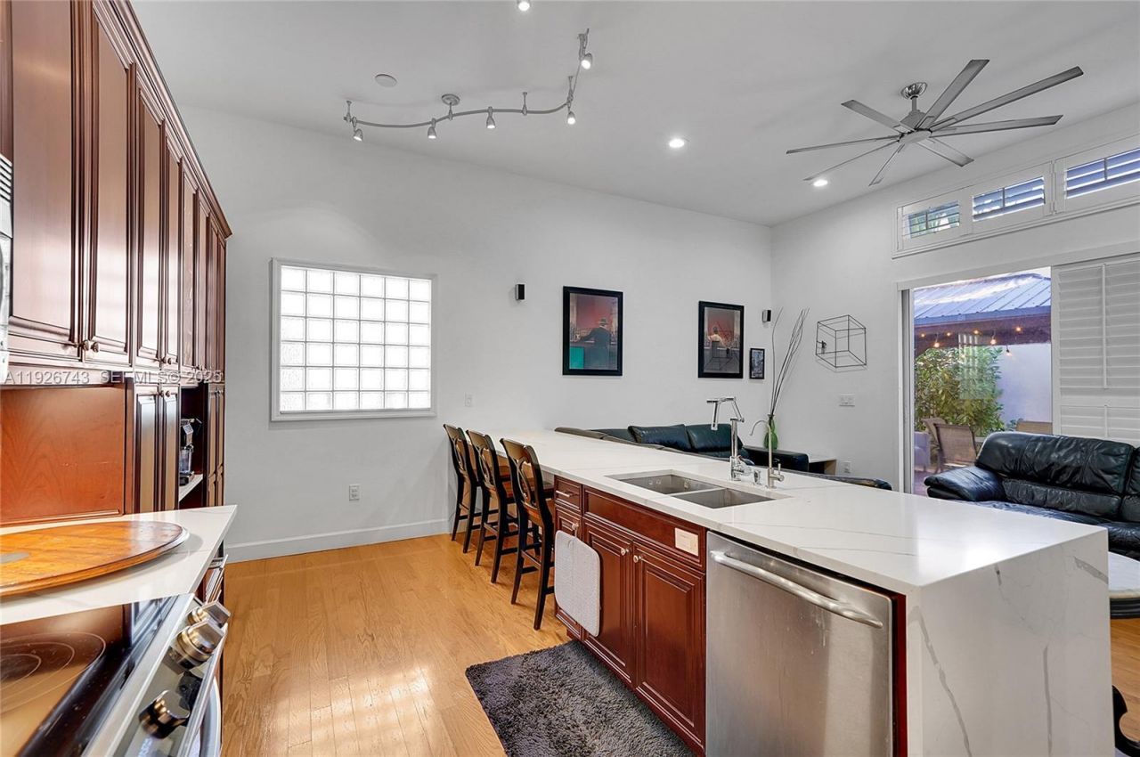 1135 Satinleaf St, Hollywood, FL 33019 Photo