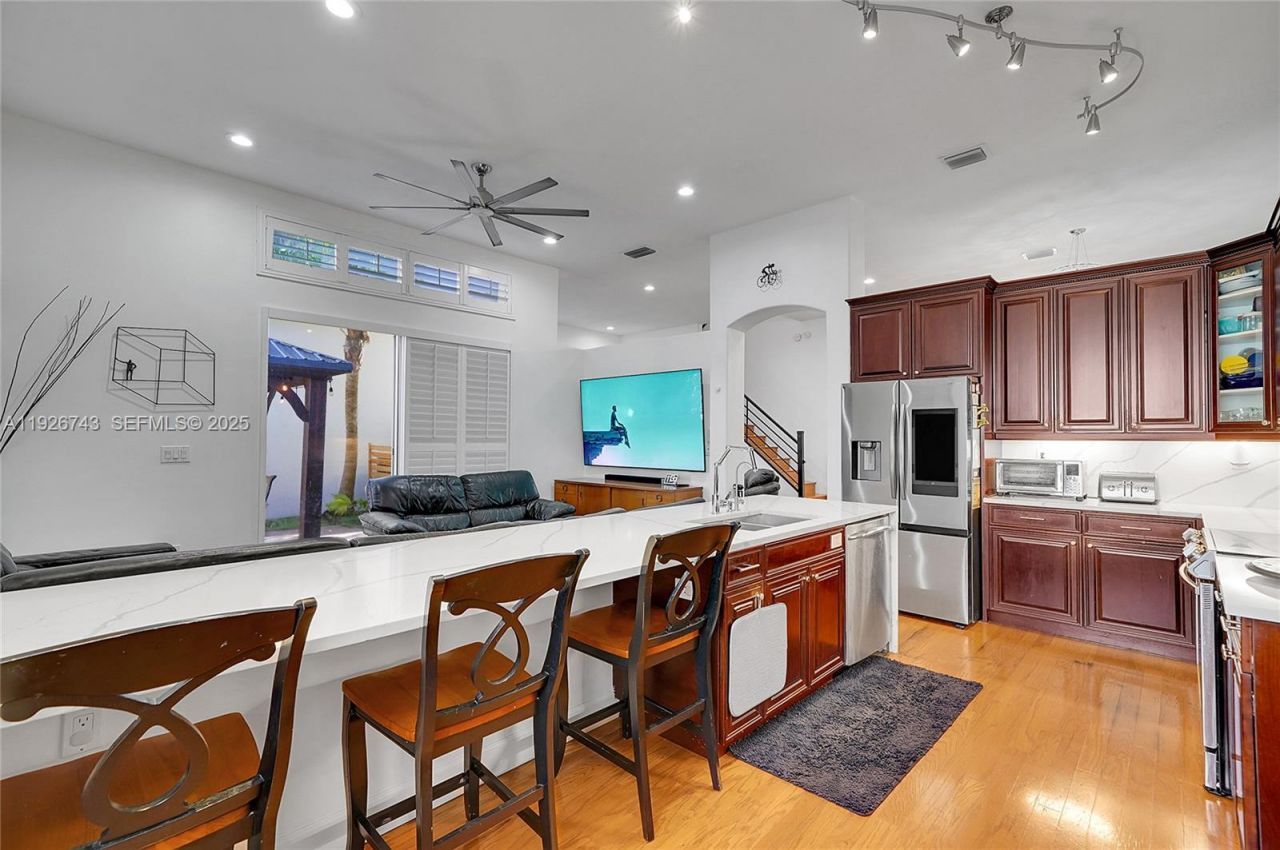 1135 Satinleaf St, Hollywood, FL 33019 Photo