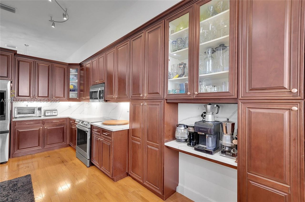 1135 Satinleaf St, Hollywood, FL 33019 Photo