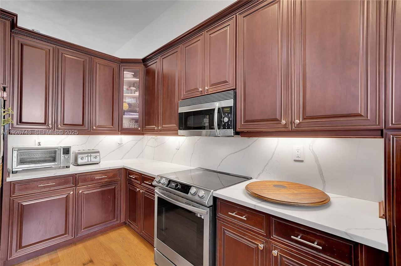 1135 Satinleaf St, Hollywood, FL 33019 Photo