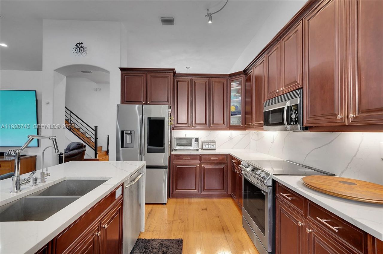 1135 Satinleaf St, Hollywood, FL 33019 Photo