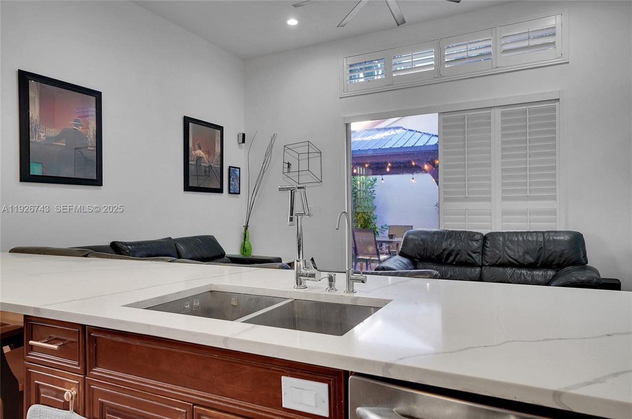 1135 Satinleaf St, Hollywood, FL 33019 Photo