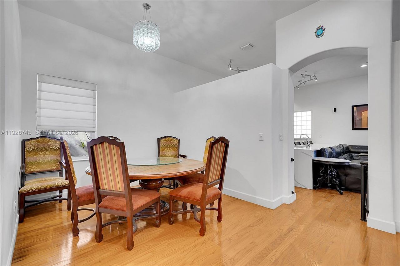 1135 Satinleaf St, Hollywood, FL 33019 Photo