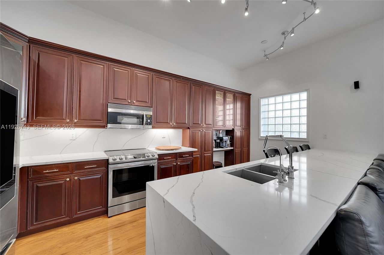 1135 Satinleaf St, Hollywood, FL 33019 Photo