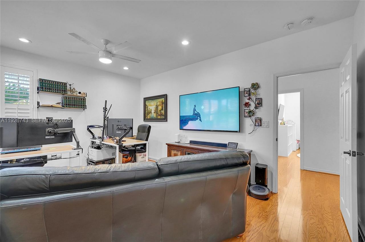 1135 Satinleaf St, Hollywood, FL 33019 Photo