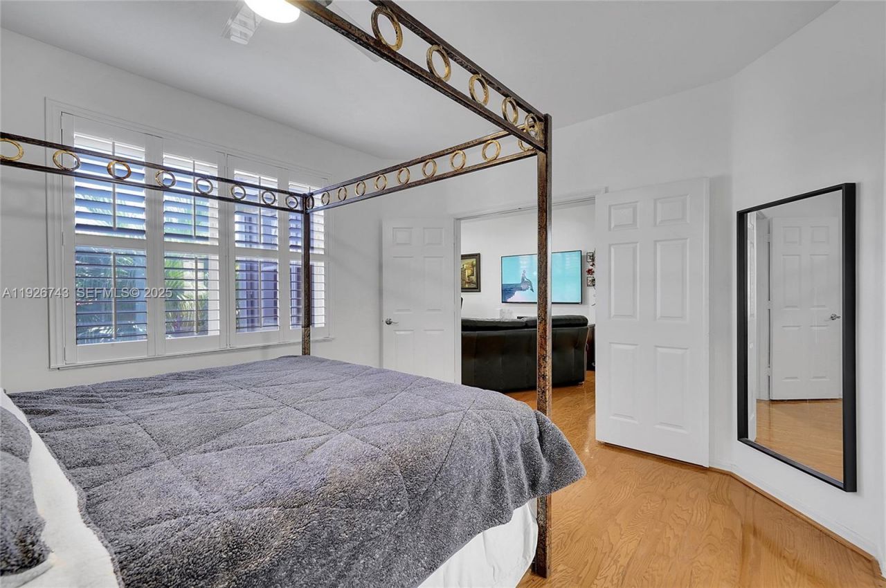 1135 Satinleaf St, Hollywood, FL 33019 Photo