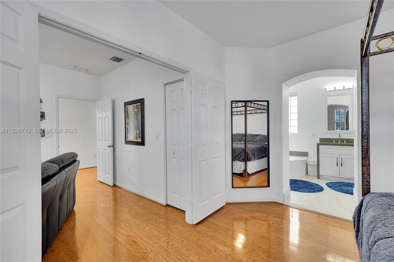 1135 Satinleaf St, Hollywood, FL 33019 Photo