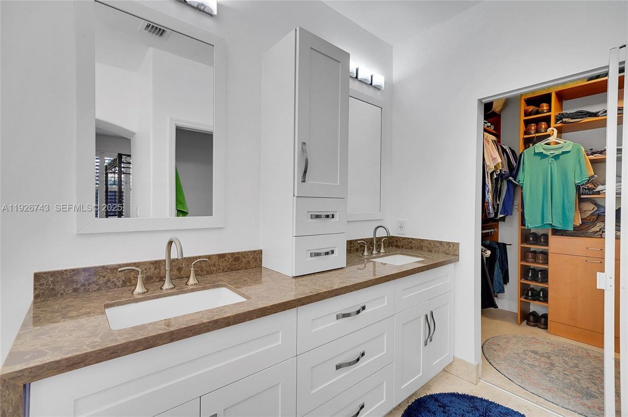 1135 Satinleaf St, Hollywood, FL 33019 Photo