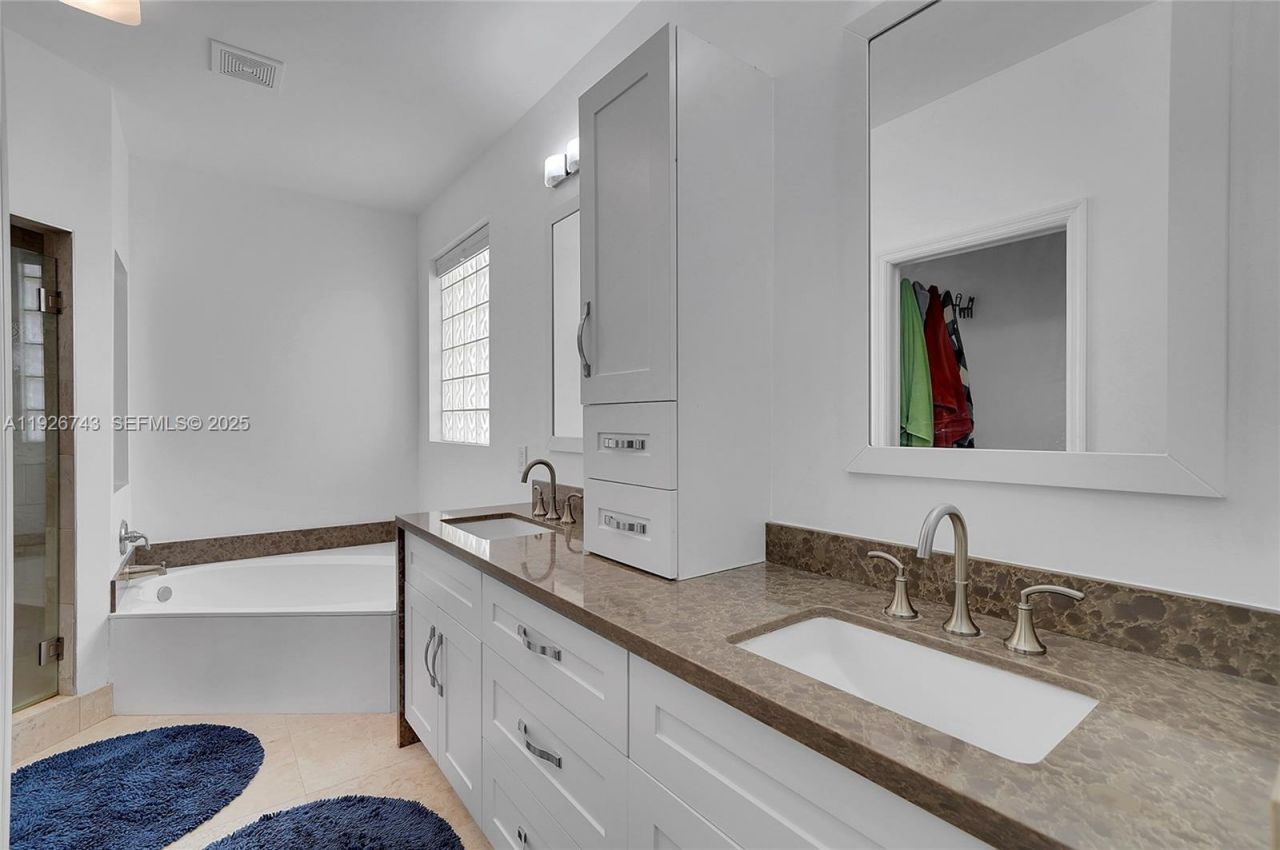 1135 Satinleaf St, Hollywood, FL 33019 Photo