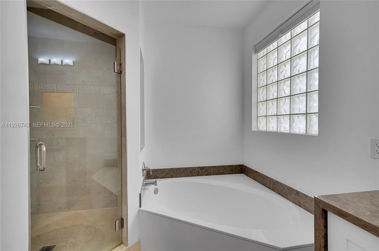 1135 Satinleaf St, Hollywood, FL 33019 Photo