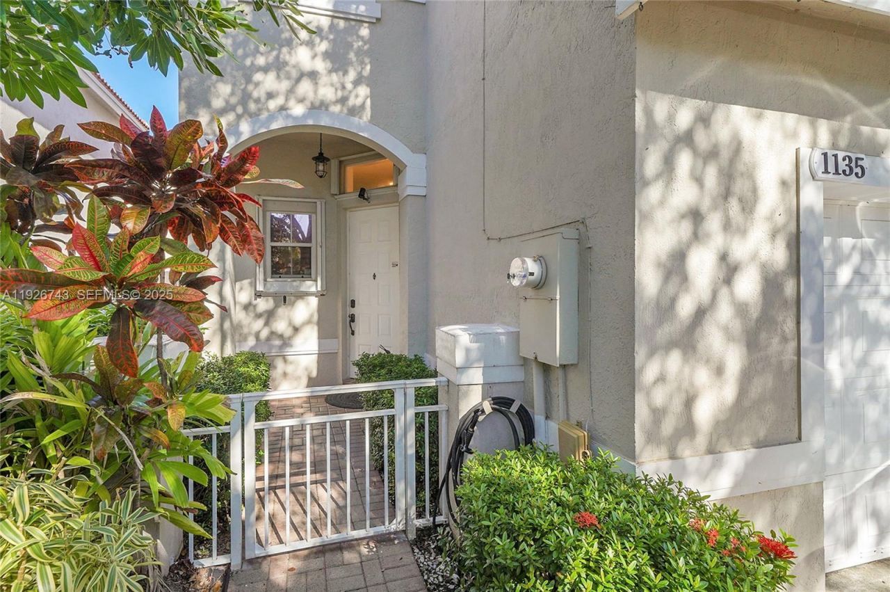 1135 Satinleaf St, Hollywood, FL 33019 Photo