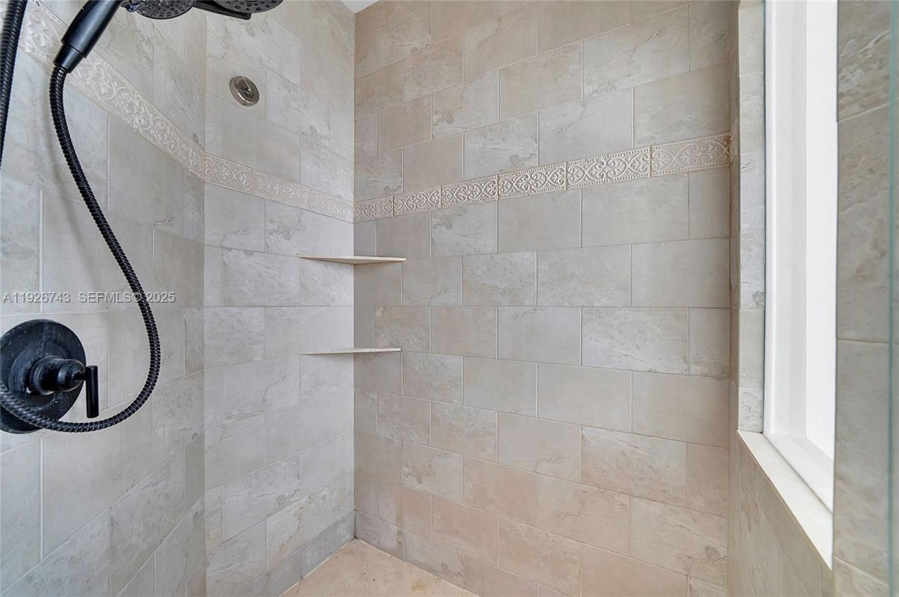 1135 Satinleaf St, Hollywood, FL 33019 Photo