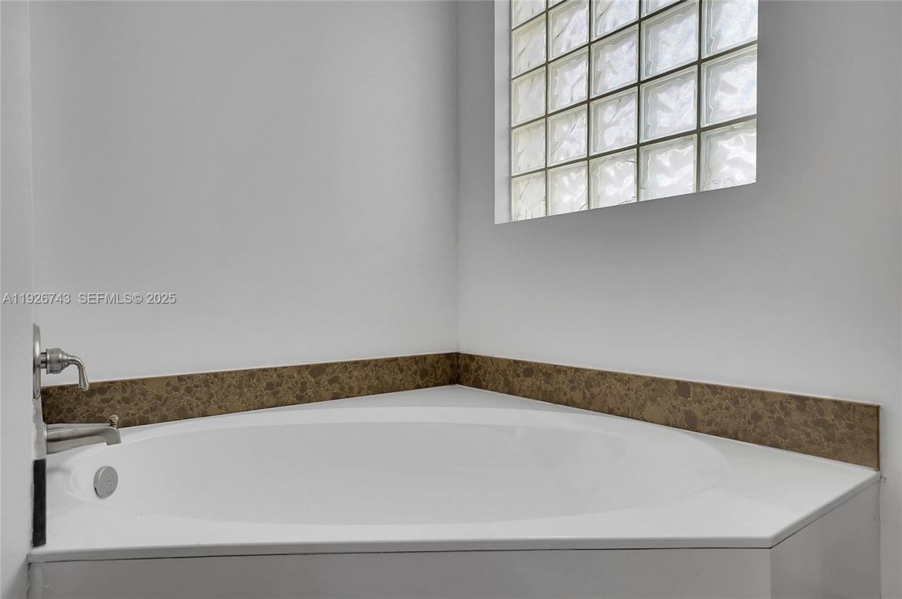 1135 Satinleaf St, Hollywood, FL 33019 Photo