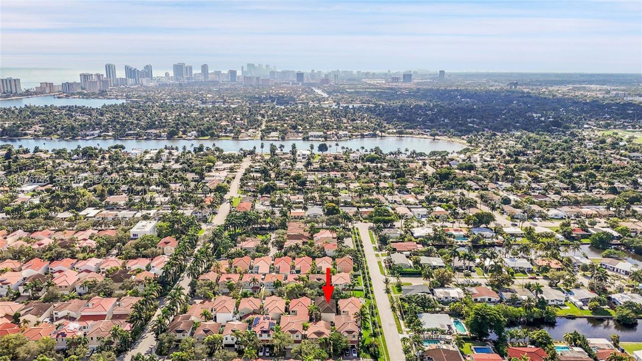 1135 Satinleaf St, Hollywood, FL 33019 Photo