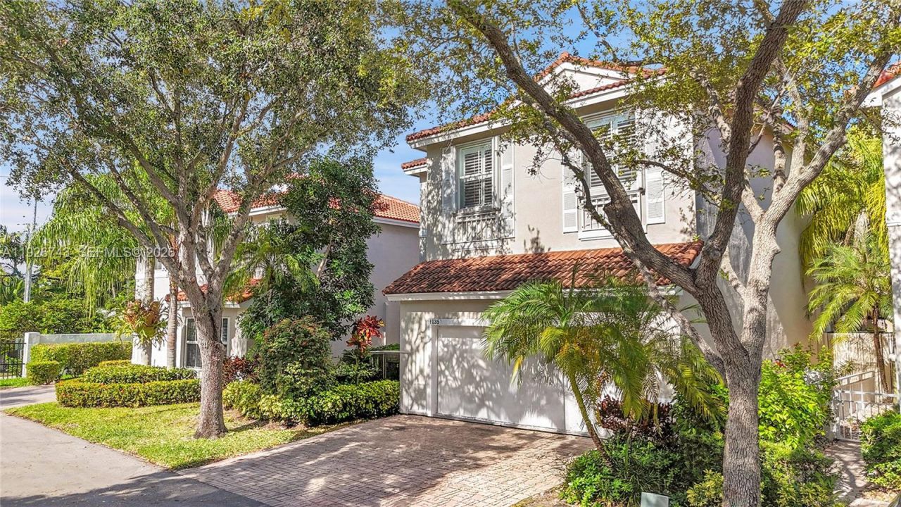1135 Satinleaf St, Hollywood, FL 33019 Photo