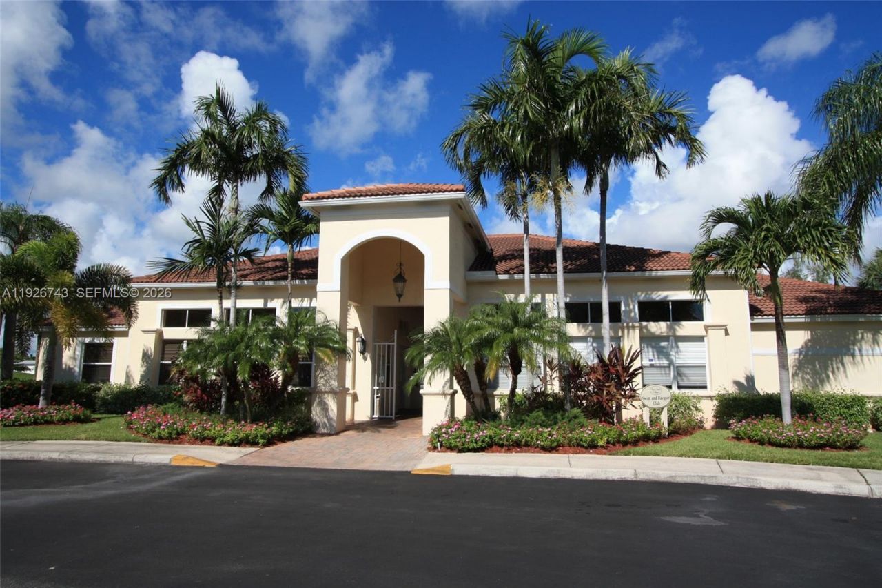 1135 Satinleaf St, Hollywood, FL 33019 Photo