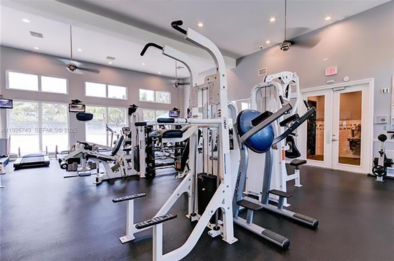 1135 Satinleaf St, Hollywood, FL 33019 Photo