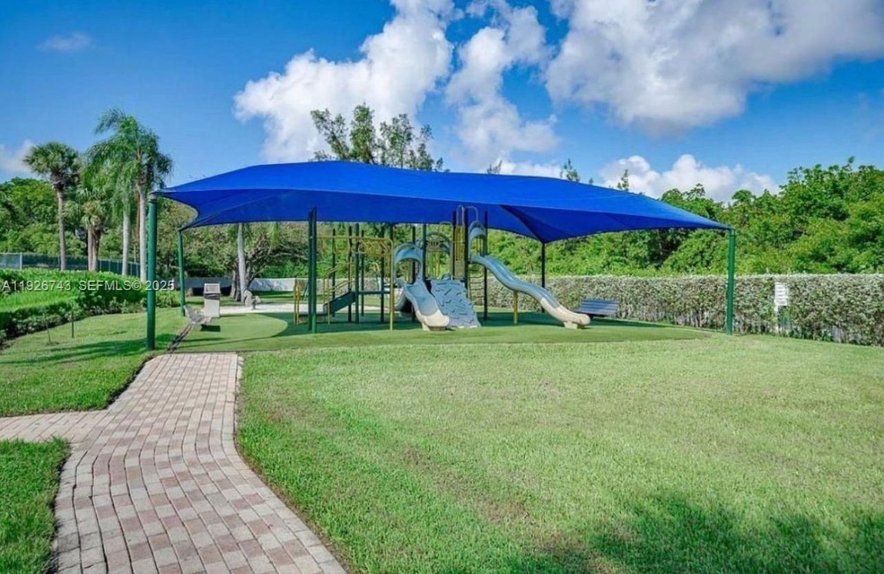 1135 Satinleaf St, Hollywood, FL 33019 Photo