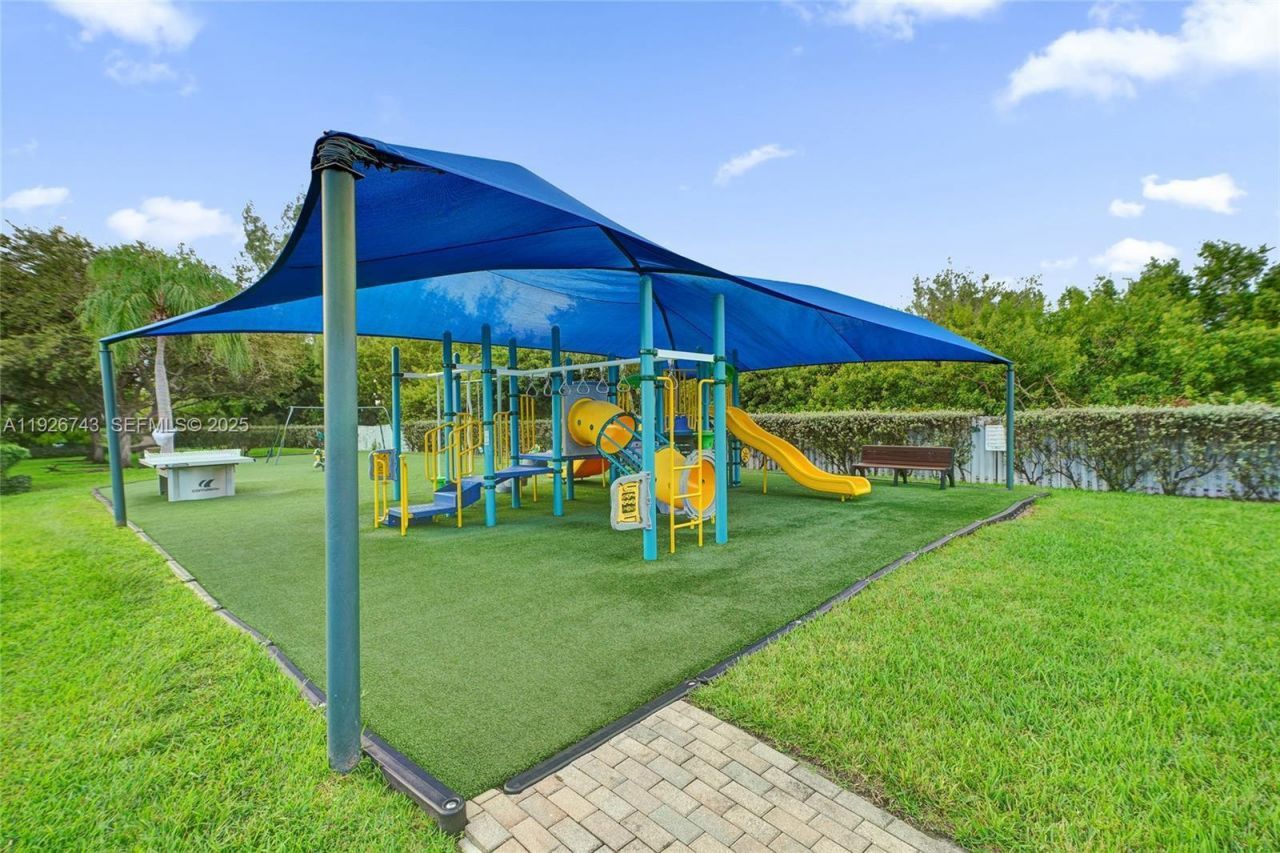 1135 Satinleaf St, Hollywood, FL 33019 Photo