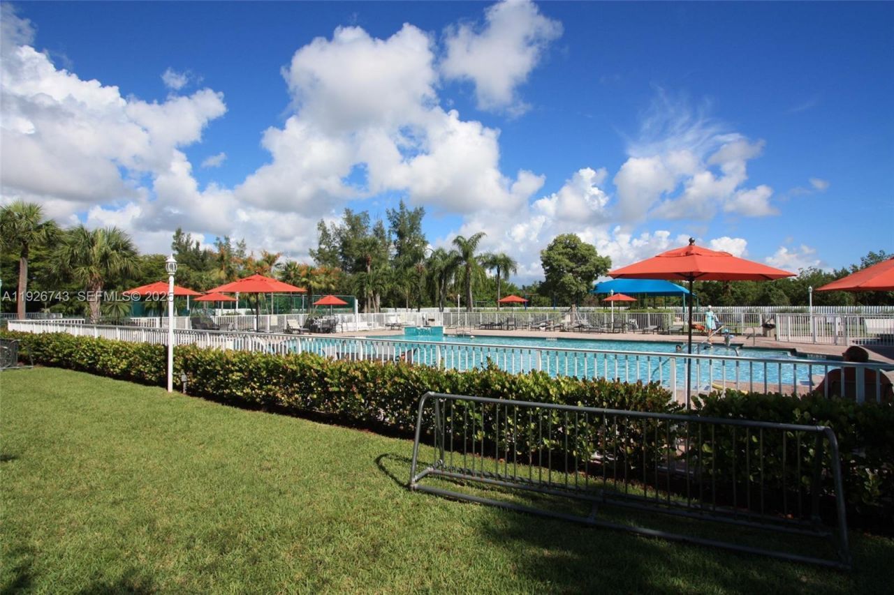 1135 Satinleaf St, Hollywood, FL 33019 Photo