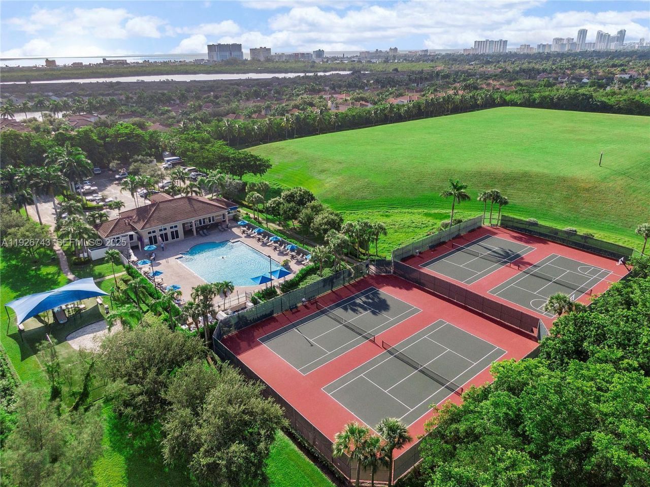 1135 Satinleaf St, Hollywood, FL 33019 Photo