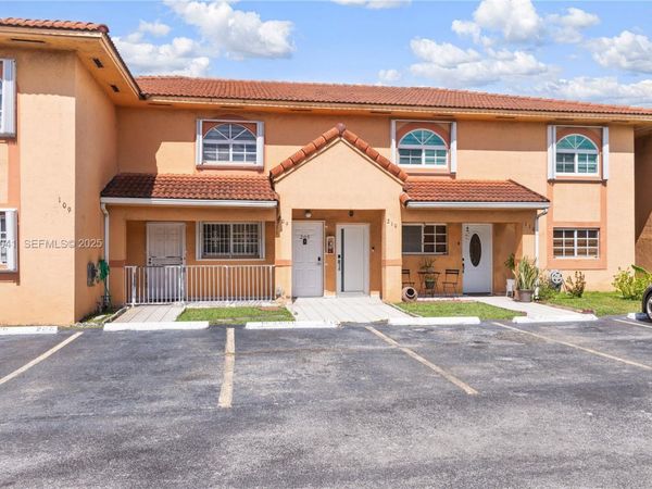 3375 W 76th St, Unit 210, Hialeah, FL 33018