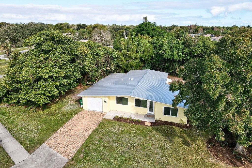 495 Easy Street, Sebastian, FL 32958 Photo