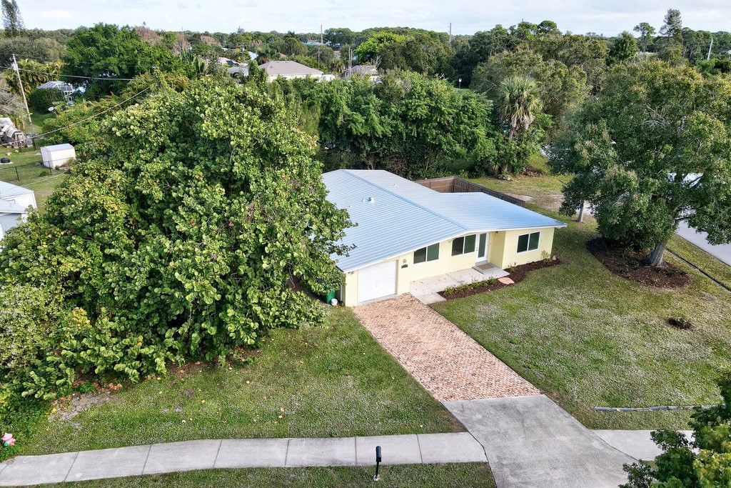 495 Easy Street, Sebastian, FL 32958 Photo