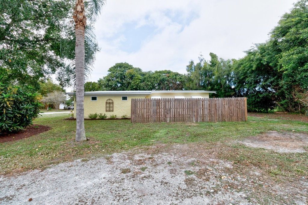 495 Easy Street, Sebastian, FL 32958 Photo